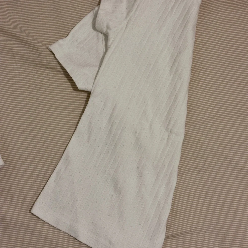 Brandy Melville White Ribbed Top - Picture 2 of 2